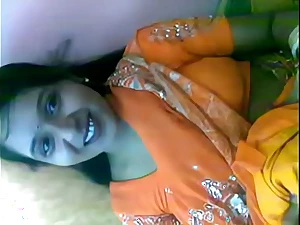 Hot Desi babe fucks her Bangladeshi sweetheart apropos a hot Desi try one's luck